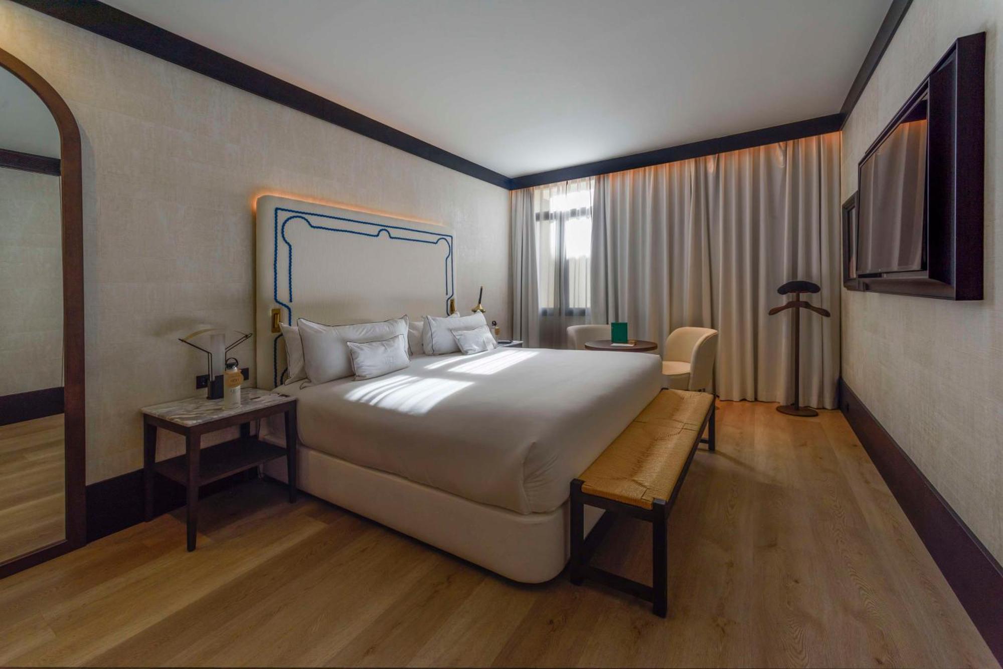 Hotel Montera Madrid, Curio Collection By Hilton Экстерьер фото